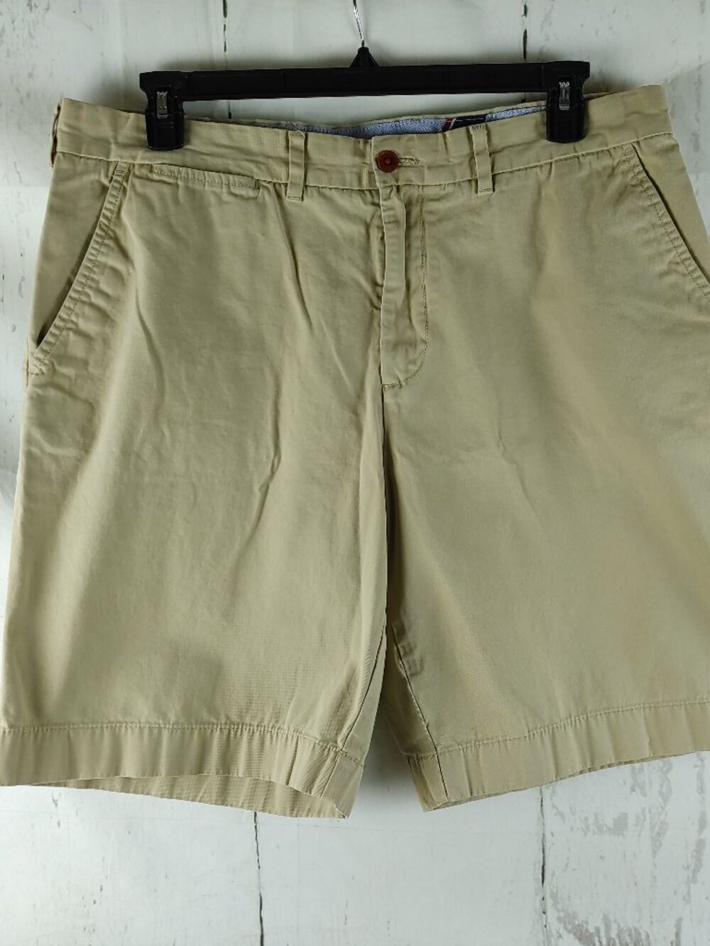 Tommy Hilfiger Mens Classic Fit Beige Chino Shorts Size 38 Stylish Casual 38x9.5
